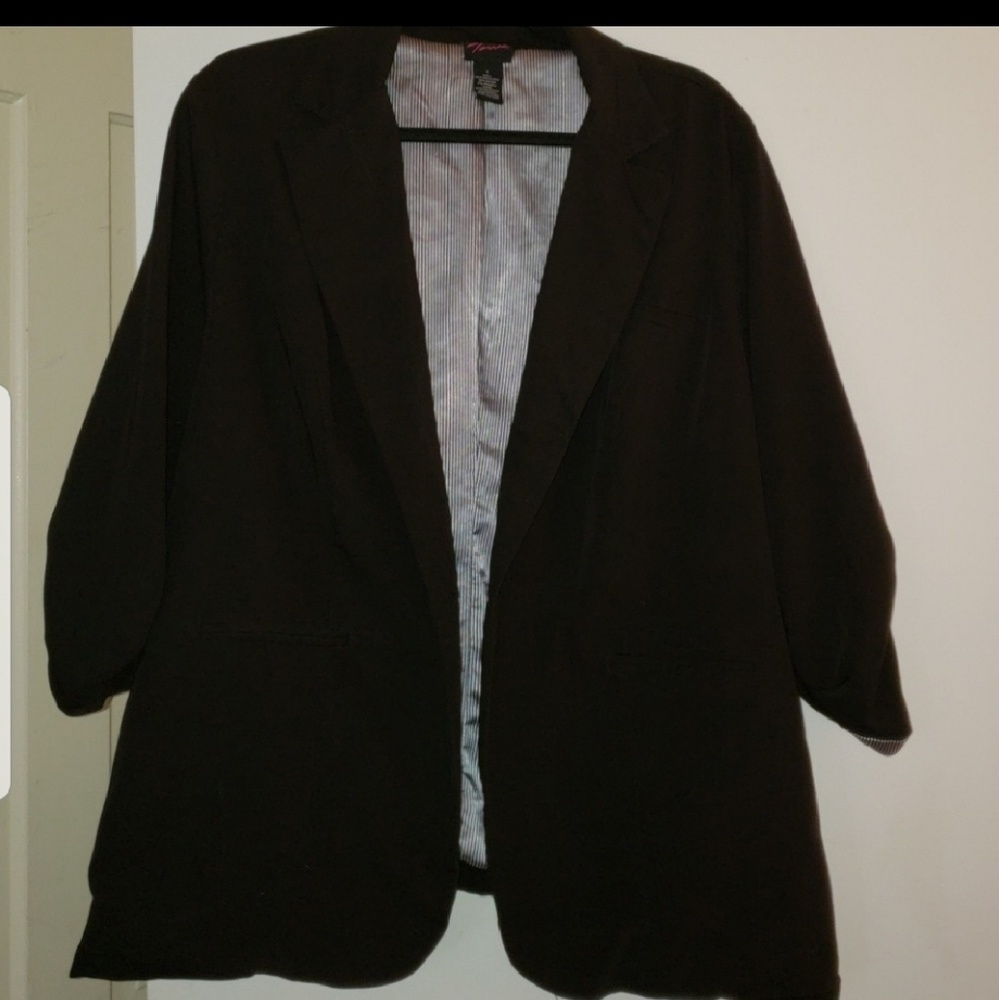 Torrid size 1 black blazer 14/16
